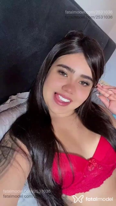 Acompanhante mulher com cabelo castanho de olhos castanhos - Alice Acompanhante mulher com cabelo castanho de olhos castanhos - Alice