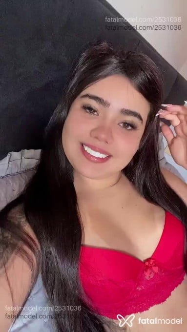 Acompanhante mulher com cabelo castanho de olhos castanhos - Alice Acompanhante mulher com cabelo castanho de olhos castanhos - Alice