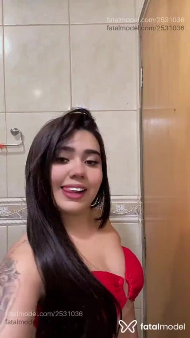 Acompanhante mulher com cabelo castanho de olhos castanhos - Alice Acompanhante mulher com cabelo castanho de olhos castanhos - Alice