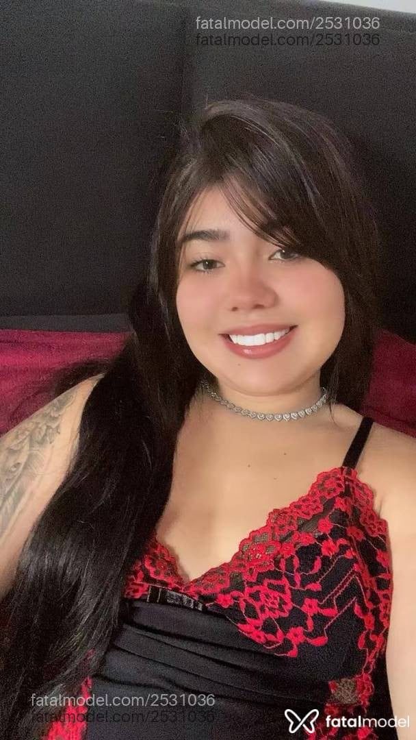 Acompanhante mulher com cabelo castanho de olhos castanhos - Alice