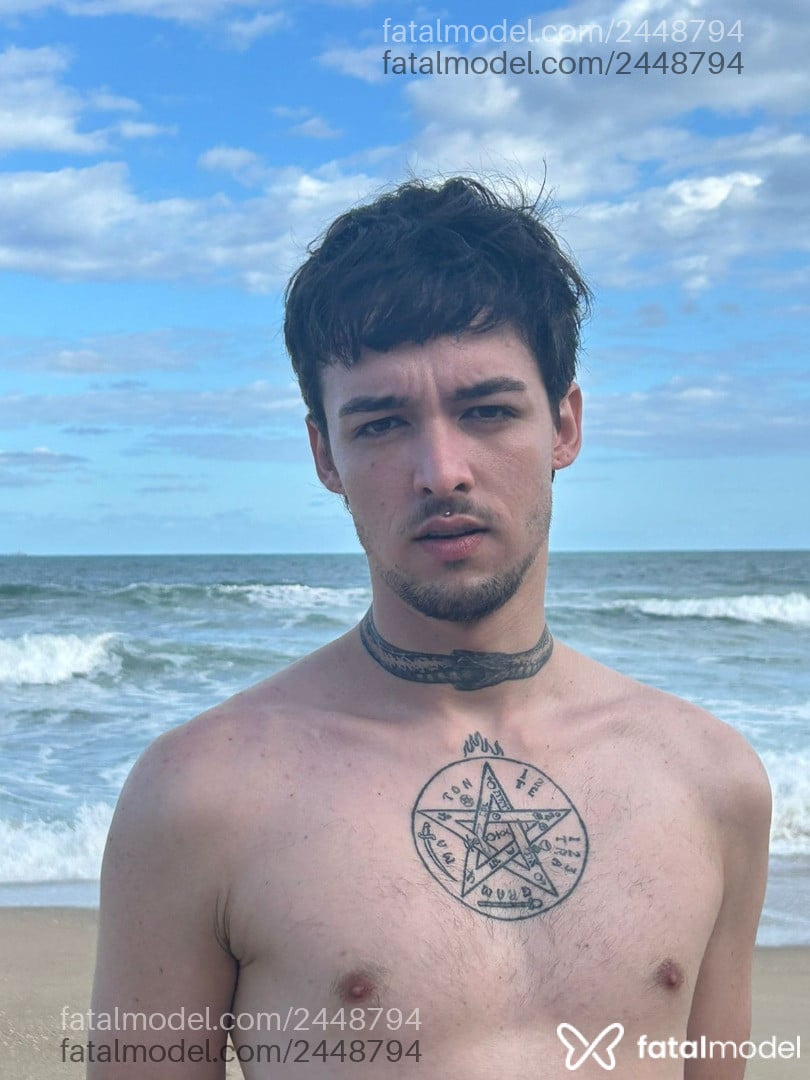 Acompanhante homem com cabelo castanho de olhos castanhos em Chapecó Acompanhante homem com cabelo castanho de olhos castanhos em Chapecó - Samael