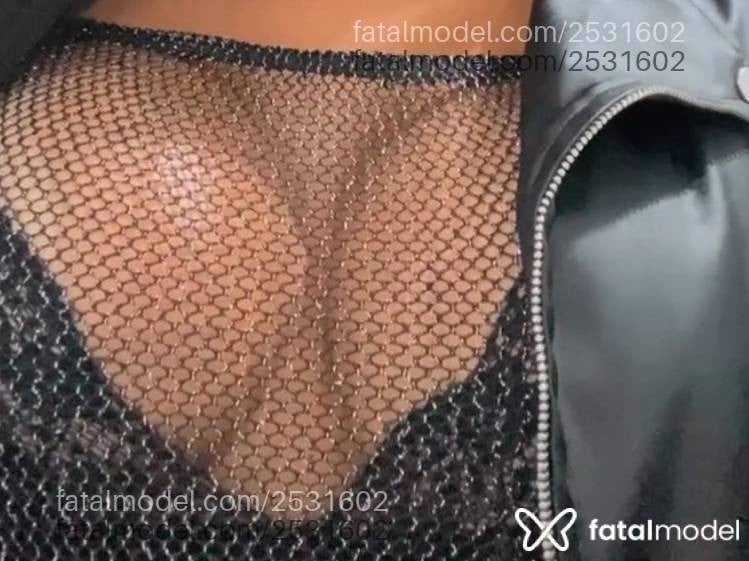 Acompanhante mulher loira (o) de olhos pretos - Alice Fernandes