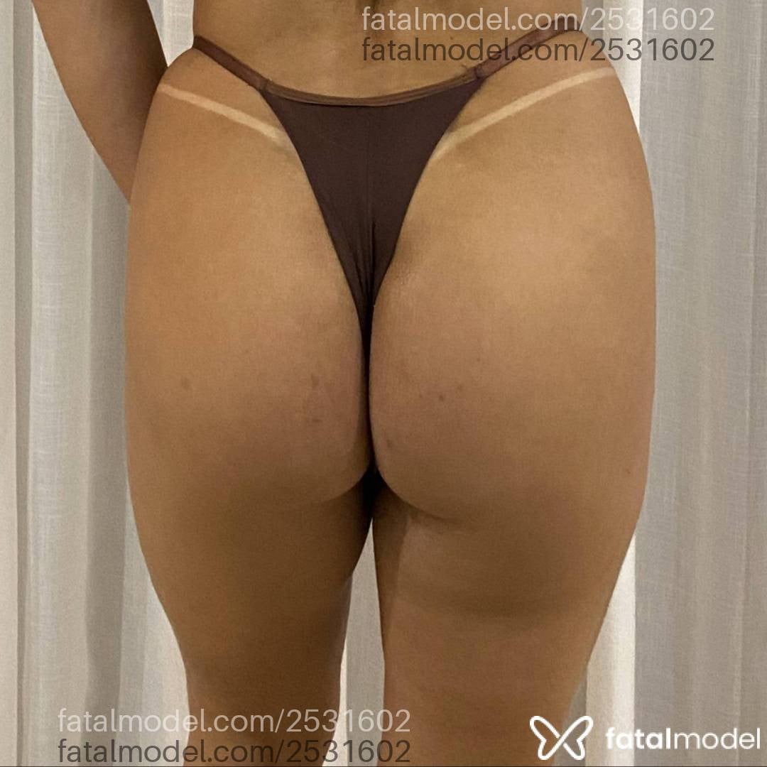 Acompanhante mulher loira (o) de olhos pretos - Alice Fernandes
