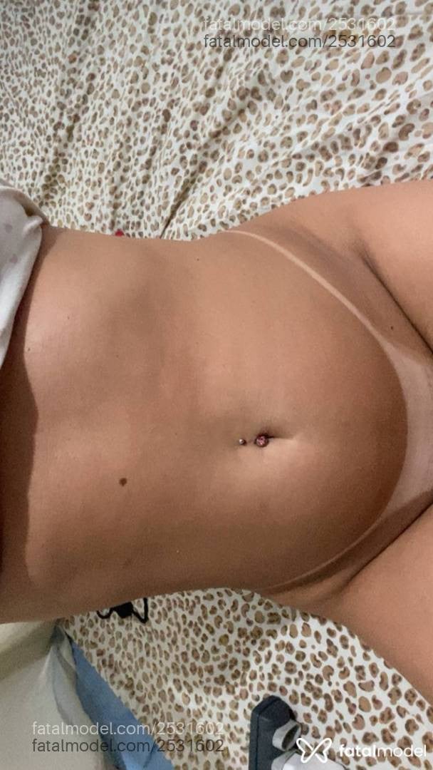 Acompanhante mulher loira (o) de olhos pretos - Alice Fernandes