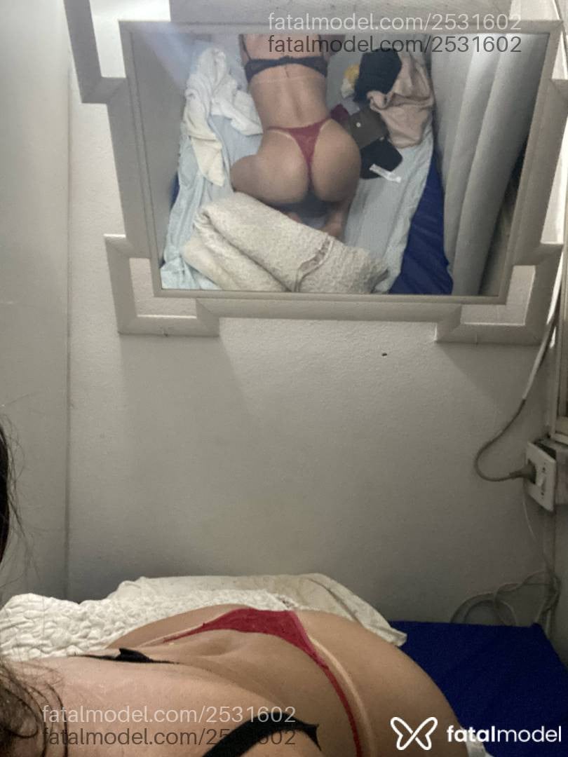 Acompanhante mulher loira (o) de olhos pretos - Alice Fernandes