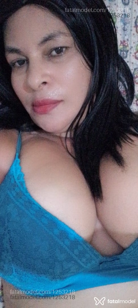 Acompanhante mulher com cabelo castanho de olhos mel em Araçuaí - Dena Moviiik