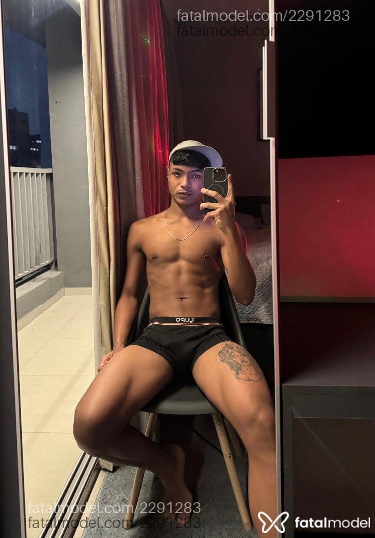 Acompanhante homem morena (o) de olhos pretos em Curitiba - Arthur Fernandes