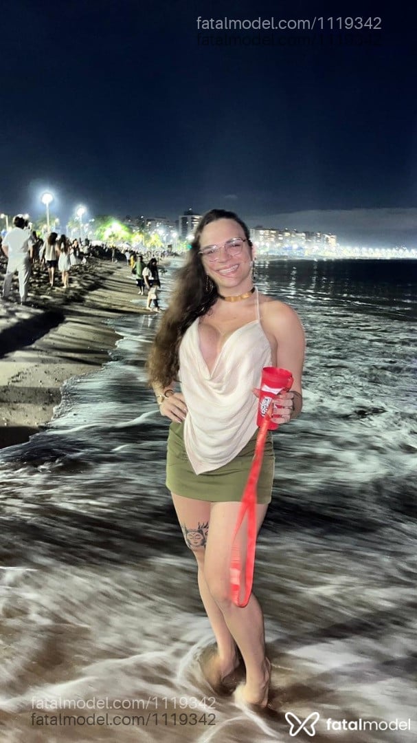 Acompanhante mulher trans com cabelo castanho de olhos castanhos em Vila Velha - Lívia Maria