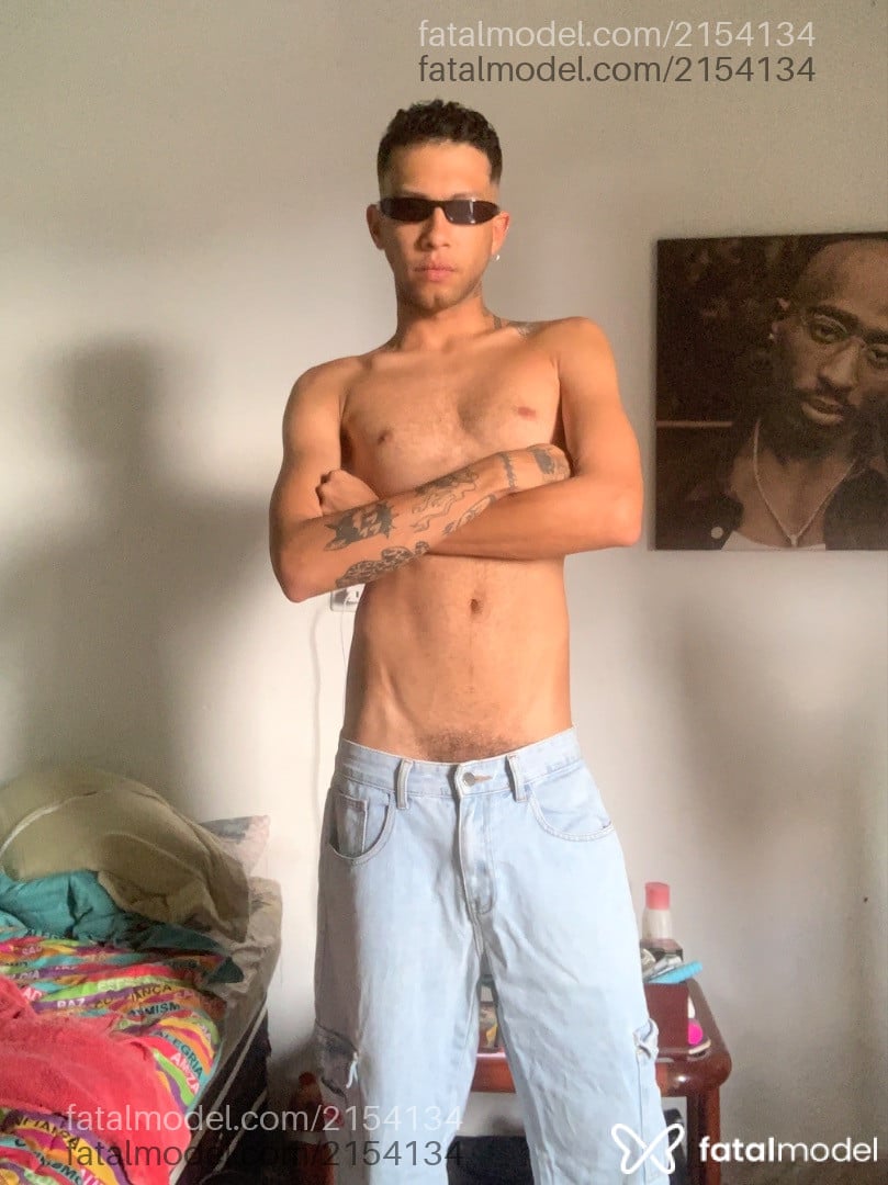 Acompanhante homem morena (o) de olhos castanhos em São Paulo - Otávio