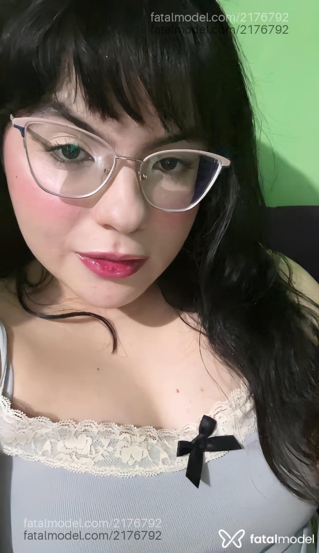 Acompanhante mulher morena (o) de olhos castanhos em Virtual - Angel