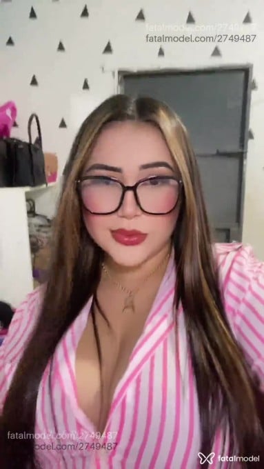 Acompanhante mulher morena (o) de olhos castanhos - Melissa mel
