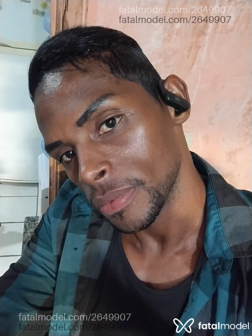 Acompanhante homem com cabelo castanho de olhos castanhos - Dom Acompanhante homem com cabelo castanho de olhos castanhos - Dom