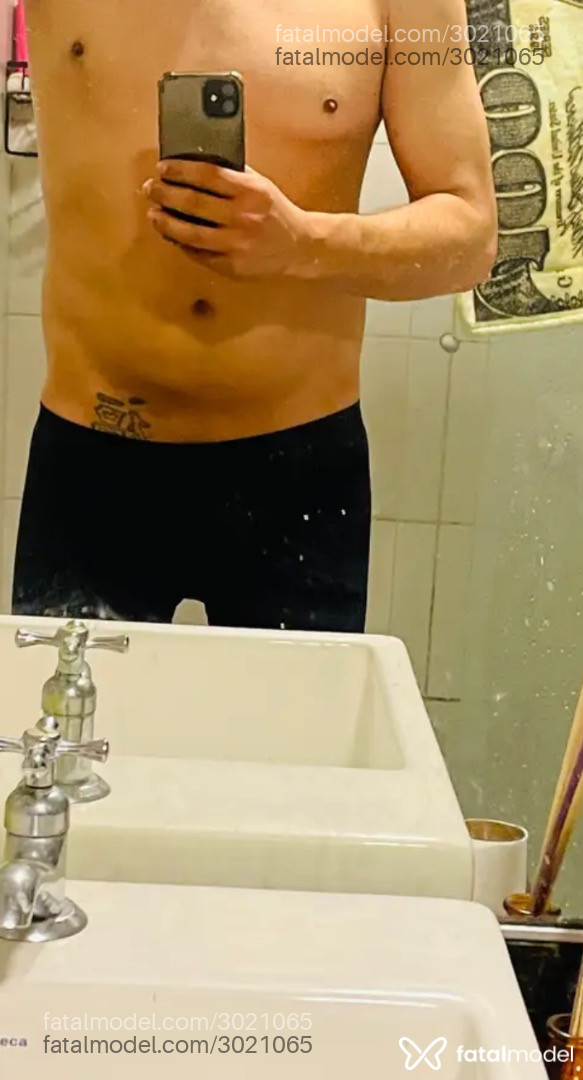 Acompanhante homem morena (o) de olhos castanhos em Uruguaiana Acompanhante homem morena (o) de olhos castanhos em Uruguaiana - Rubão