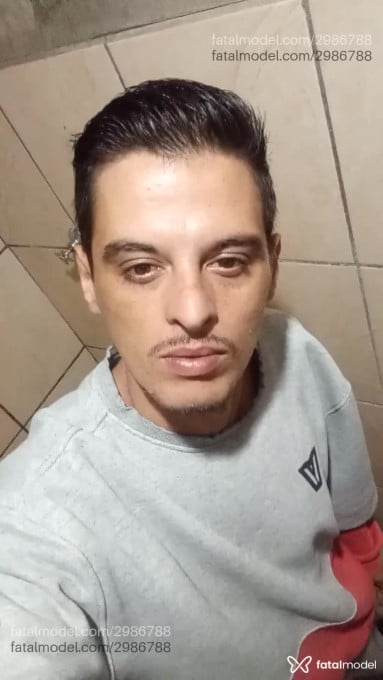 Acompanhante homem com cabelo castanho de olhos pretos em Itapetininga - Pansexy