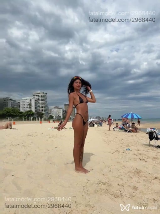 Acompanhante mulher com cabelo castanho de olhos mel - Sativa