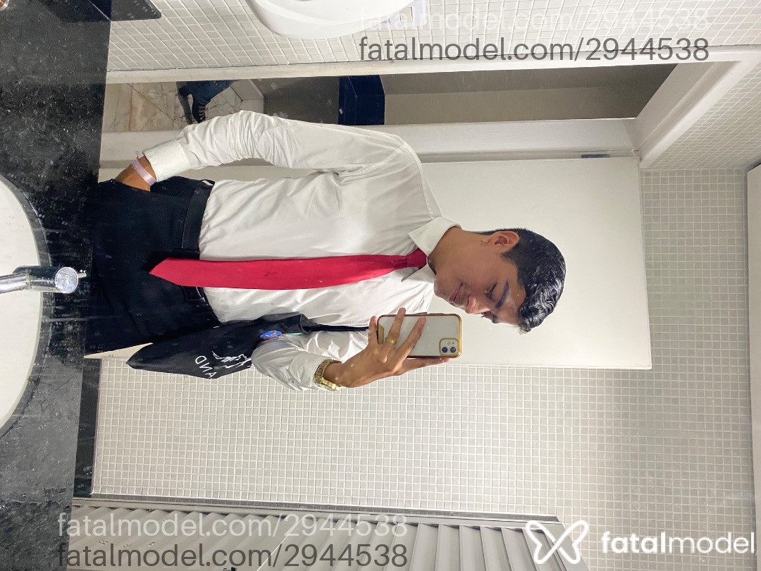 Acompanhante homem com cabelo castanho de olhos pretos em Belém - Ricky