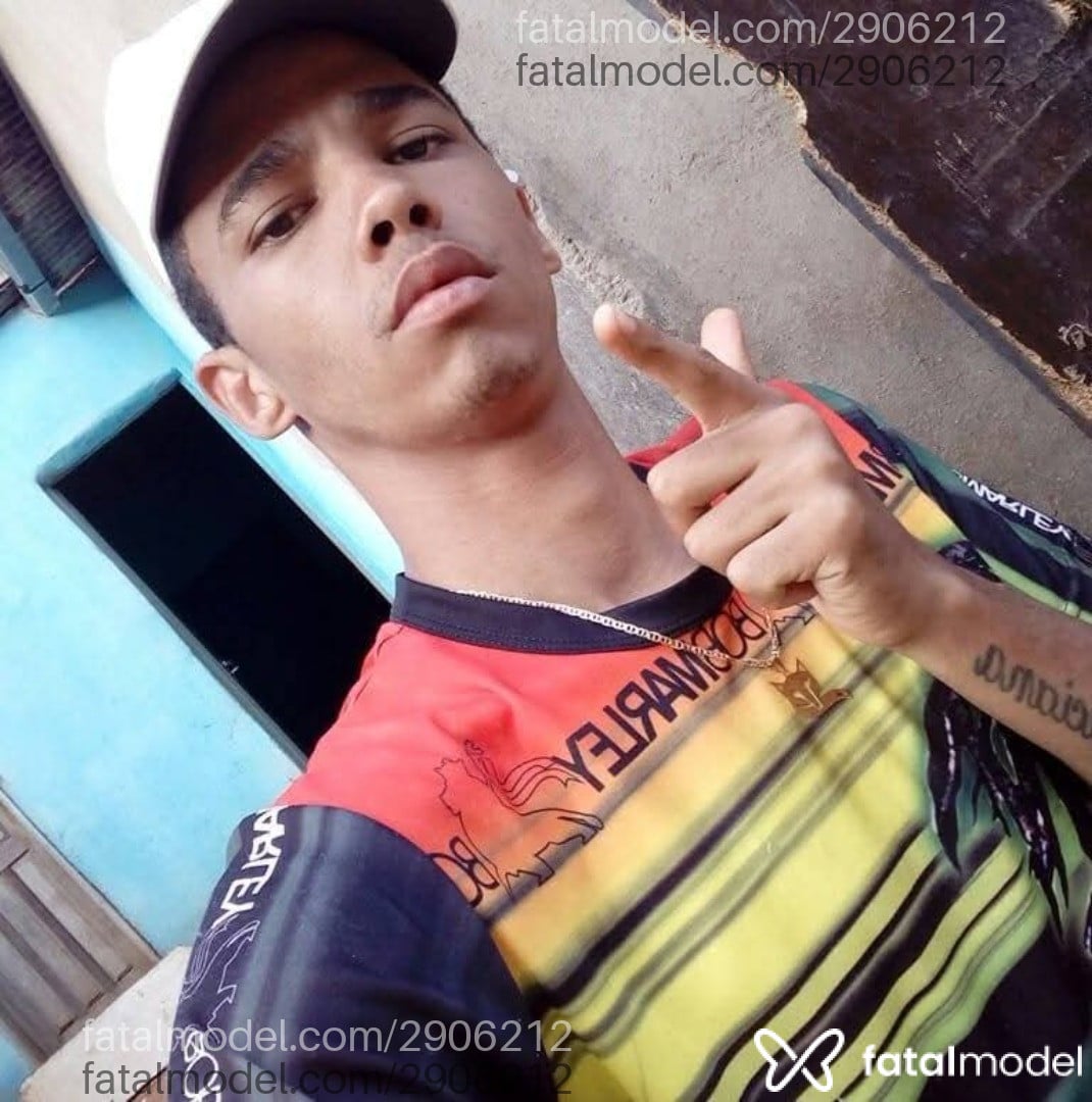 Acompanhante homem com cabelo castanho de olhos castanhos em Cabo Frio - Fuguetinho