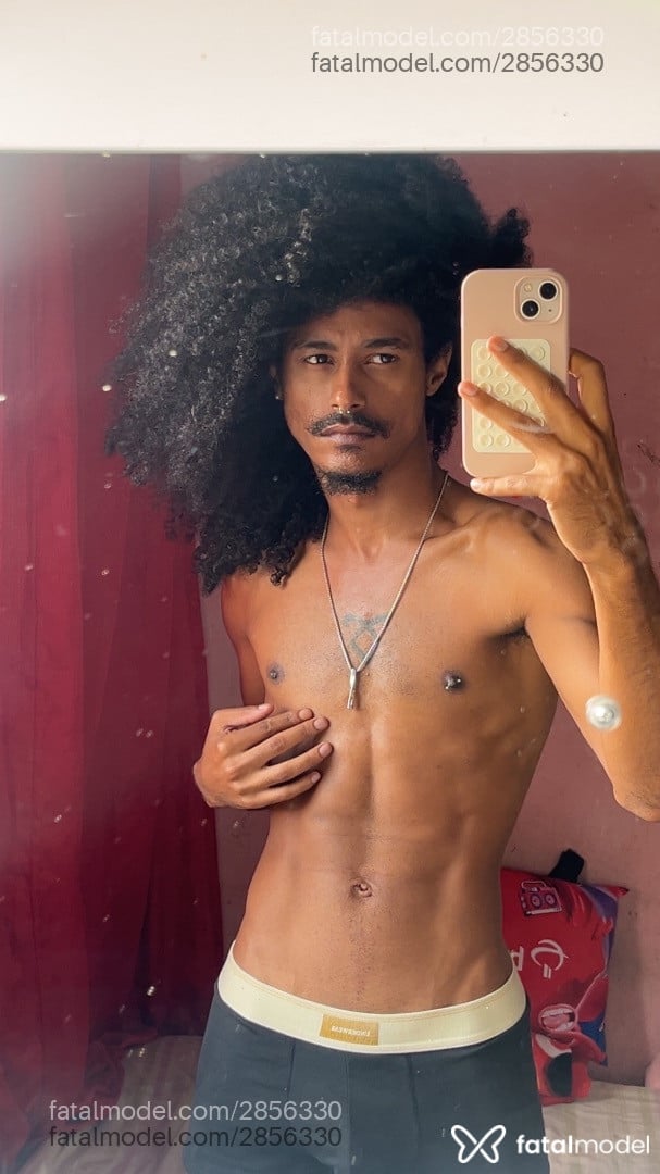 Acompanhante homem morena (o) de olhos castanhos - Rafael