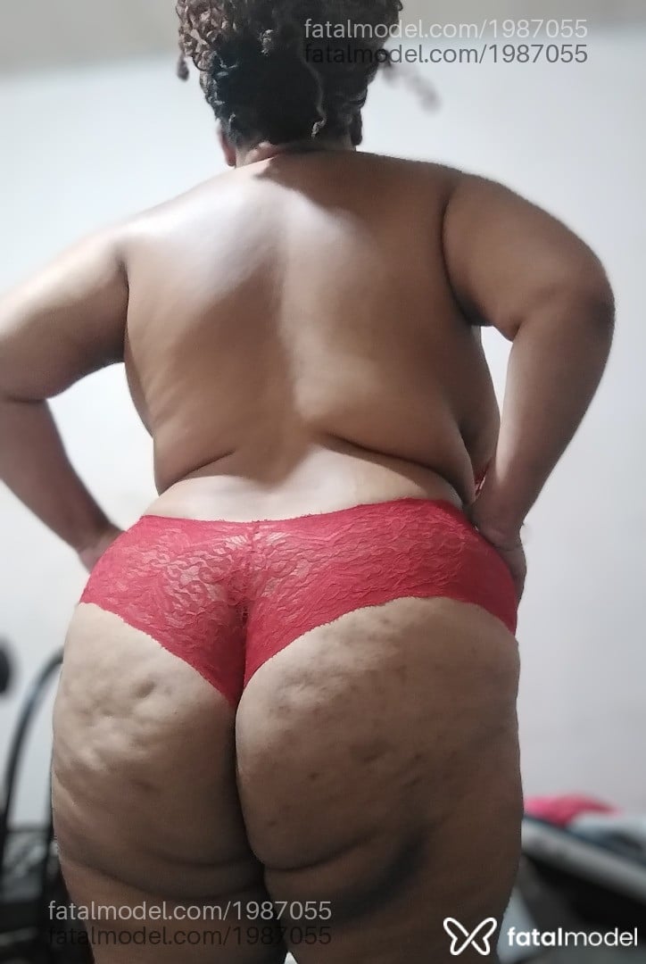 Acompanhante mulher com cabelo castanho de olhos pretos - Bruna