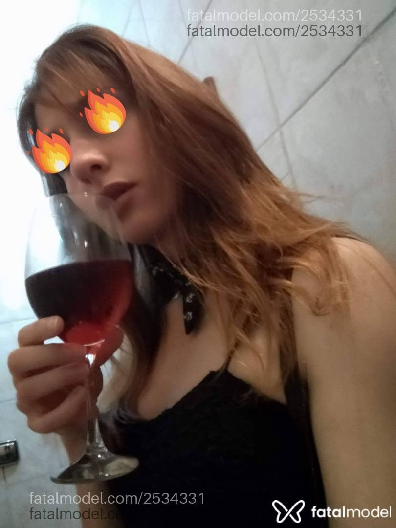 Acompanhante mulher com cabelo castanho de olhos mel em São Paulo - Dome Atena