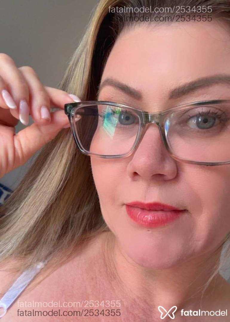 Acompanhante mulher loira (o) de olhos verdes - Karol