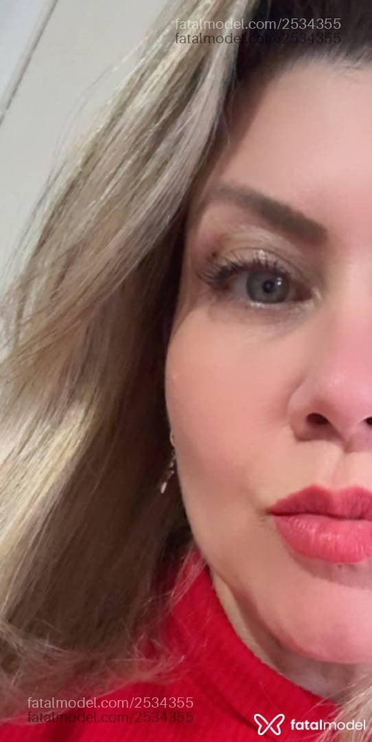 Acompanhante mulher loira (o) de olhos verdes - Karol