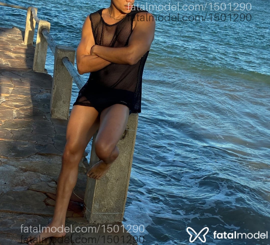 Acompanhante homem morena (o) de olhos castanhos em Porto Seguro - Santiago