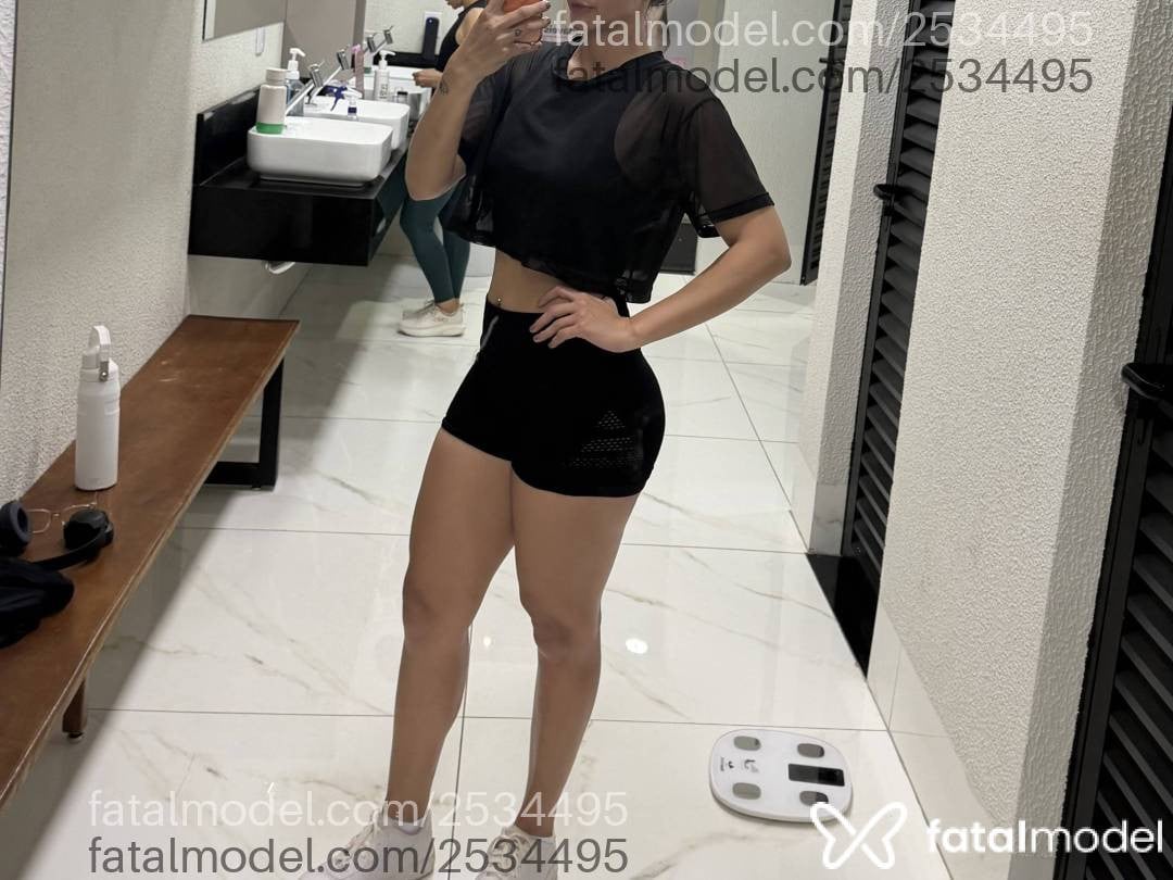 Acompanhante mulher com cabelo castanho de olhos pretos - Jade Antonella