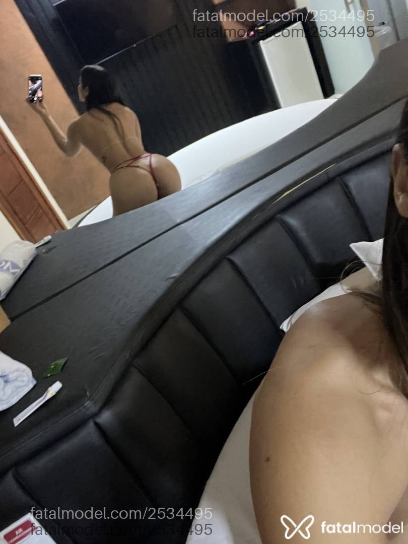 Acompanhante mulher com cabelo castanho de olhos pretos - Jade Antonella