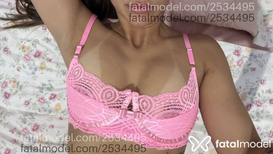 Acompanhante mulher com cabelo castanho de olhos pretos - Jade Antonella
