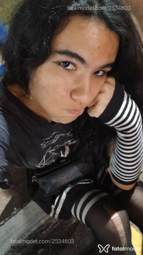 Acompanhante mulher trans morena (o) de olhos pretos - Alice