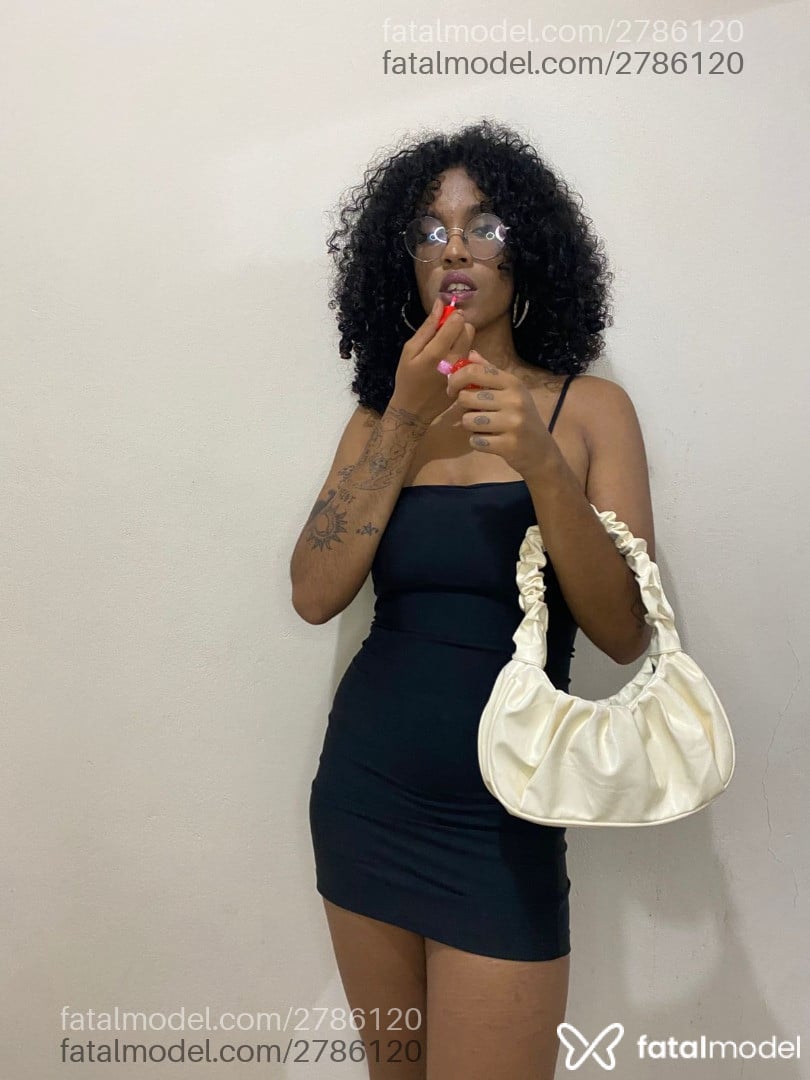Acompanhante mulher morena (o) de olhos pretos em São Paulo - Inefável