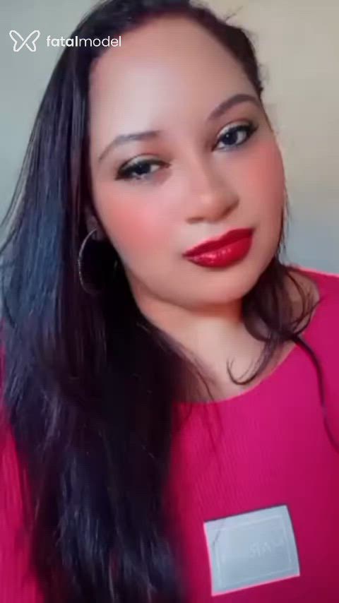 Acompanhante mulher com cabelo colorido de olhos castanhos - Melissa Ferraz Acompanhante mulher com cabelo colorido de olhos castanhos - Melissa Ferraz