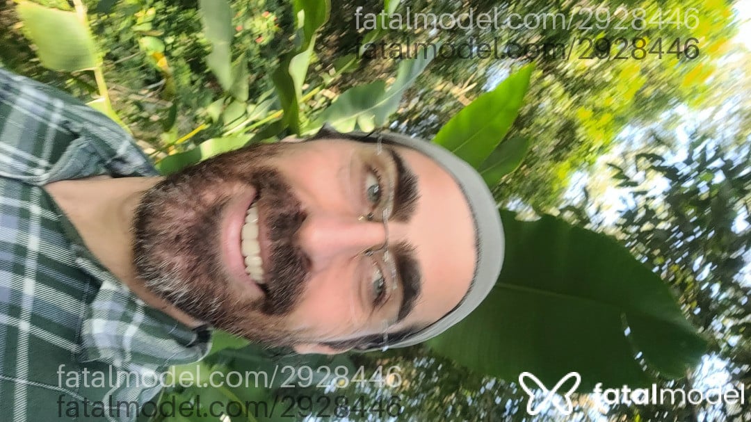 Acompanhante homem com cabelo castanho de olhos azuis - Daniel K Acompanhante homem com cabelo castanho de olhos azuis - Daniel K