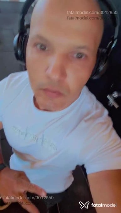 Acompanhante homem sem cabelo de olhos castanhos - Jay Lili Acompanhante homem sem cabelo de olhos castanhos - Jay Lili