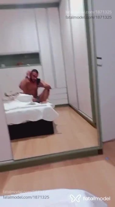 Acompanhante homem morena (o) de olhos mel em Itapema - Caue nego