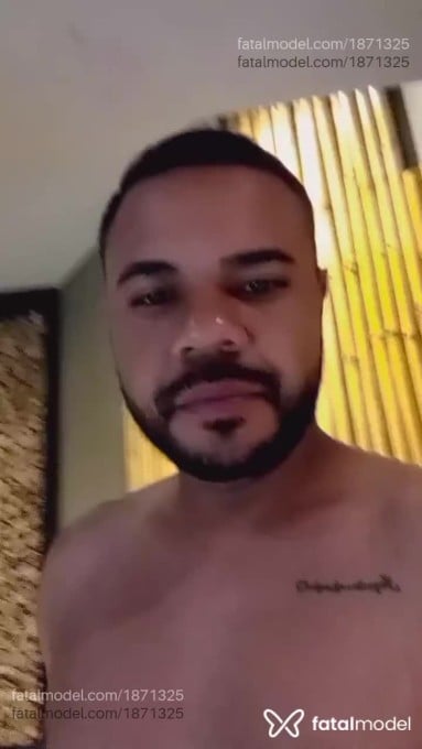 Acompanhante homem morena (o) de olhos mel em Itapema - Caue nego
