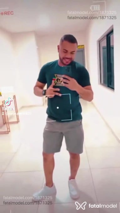 Acompanhante homem morena (o) de olhos mel em Itapema - Caue nego