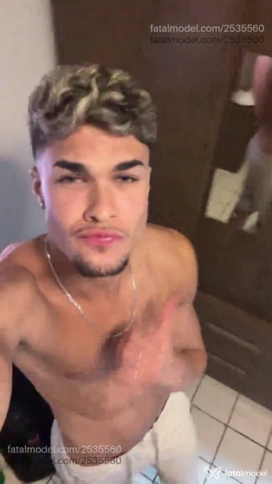 Acompanhante homem com cabelo castanho de olhos verdes em Florianópolis - Gabriel Nogueira