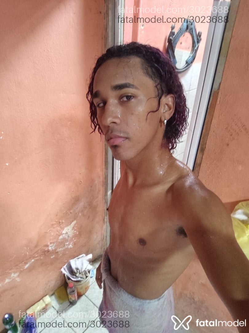 Acompanhante homem com cabelo colorido de olhos pretos em Recife Acompanhante homem com cabelo colorido de olhos pretos em Recife - Igorfogo