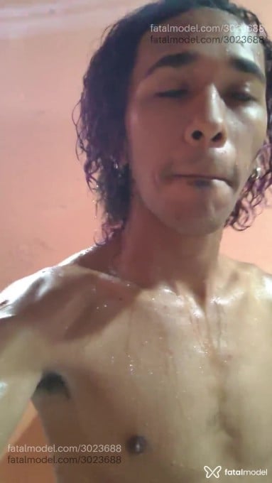 Acompanhante homem com cabelo colorido de olhos pretos em Recife Acompanhante homem com cabelo colorido de olhos pretos em Recife - Igorfogo