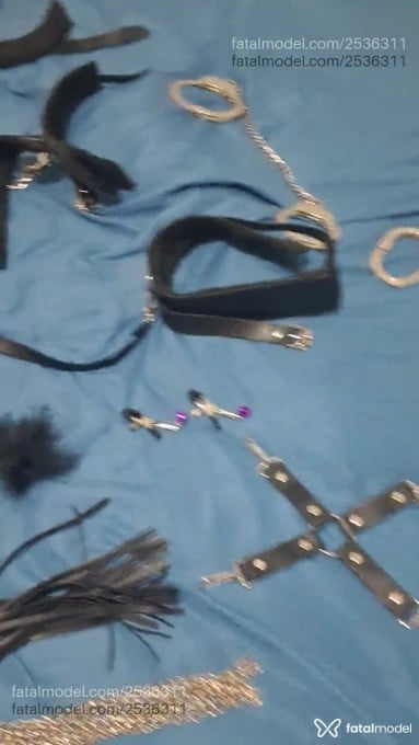 Acompanhante homem com cabelo castanho de olhos verdes - César Nero