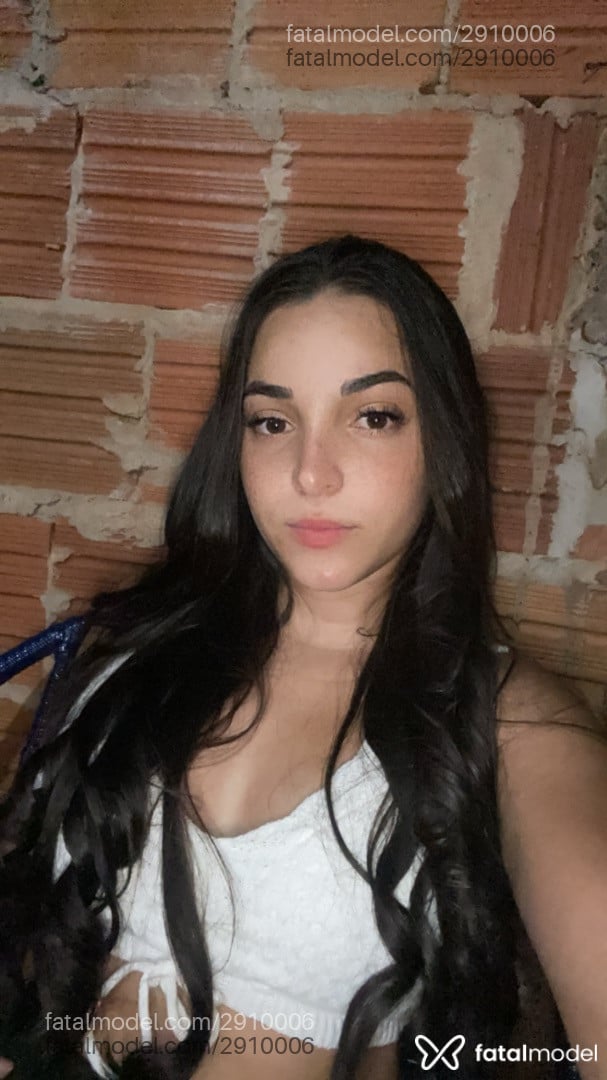 Acompanhante mulher morena (o) de olhos castanhos em Virtual Acompanhante mulher morena (o) de olhos castanhos em Virtual - Izabel