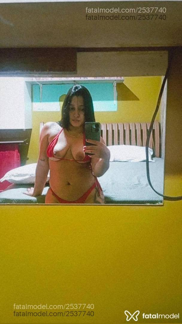 Acompanhante mulher loira (o) de olhos pretos - Vivi Tavares