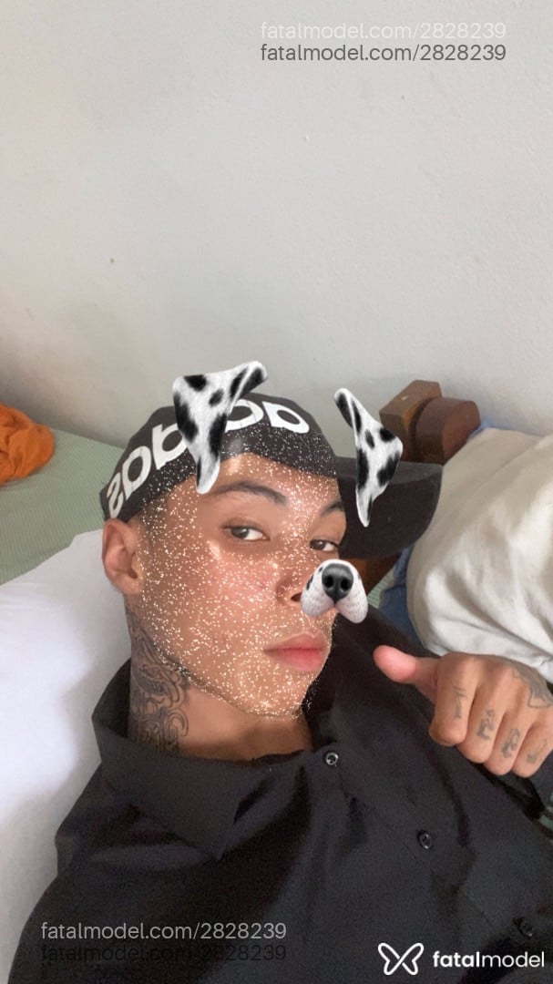 Acompanhante homem com cabelo castanho de olhos pretos em Sorocaba Acompanhante homem com cabelo castanho de olhos pretos em Sorocaba - Douglas
