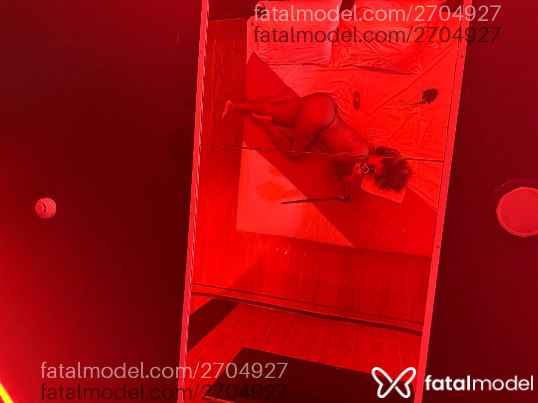 Acompanhante mulher morena (o) de olhos pretos - Bruna Lamar Acompanhante mulher morena (o) de olhos pretos - Bruna Lamar