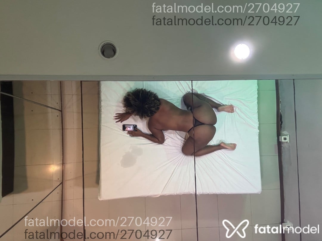 Acompanhante mulher morena (o) de olhos pretos - Bruna Lamar Acompanhante mulher morena (o) de olhos pretos - Bruna Lamar