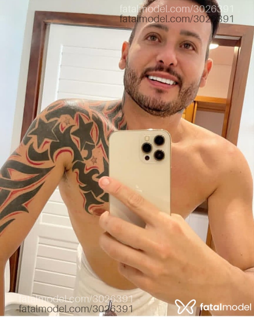 Acompanhante homem com cabelo castanho de olhos castanhos em São Paulo Acompanhante homem com cabelo castanho de olhos castanhos em São Paulo - Tiago