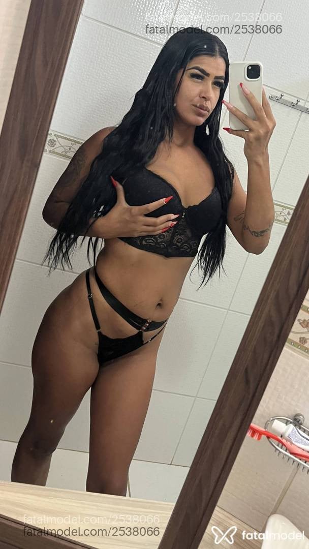Acompanhante mulher morena (o) de olhos pretos - Nicki