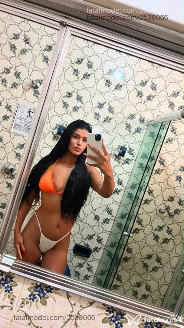 Acompanhante mulher morena (o) de olhos pretos - Nicki